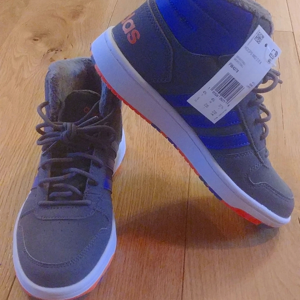 Kids' sneakers